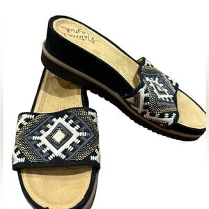 Natural Soul Womens 8.5 Slip On Platform Sandals Black and Gray Aztec Design